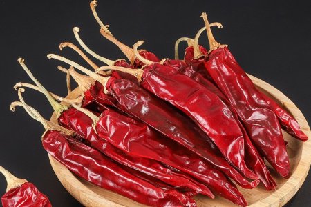 How is paprika made?